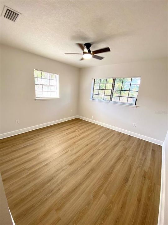 Active With Contract: $299,900 (3 beds, 2 baths, 1075 Square Feet)