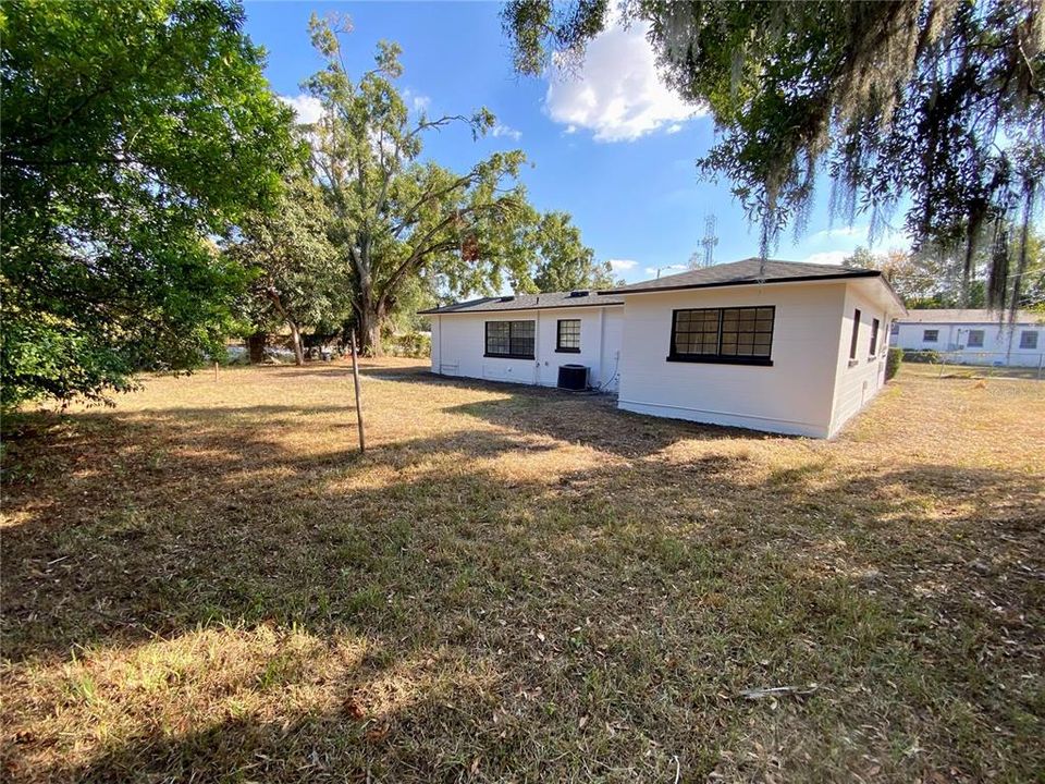 Active With Contract: $299,900 (3 beds, 2 baths, 1075 Square Feet)