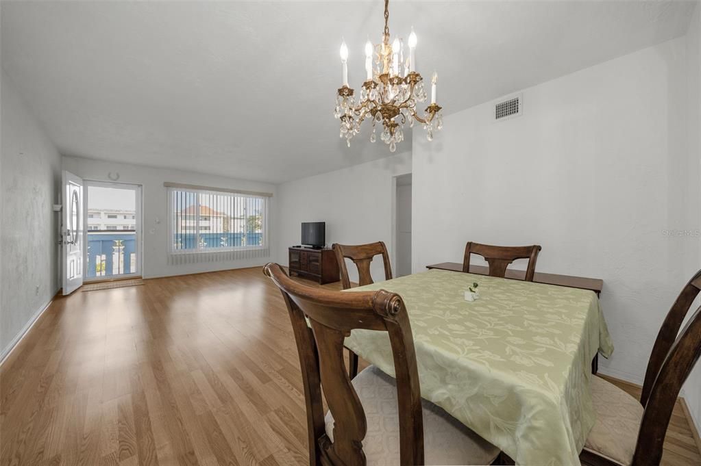 En Venta: $149,500 (2 camas, 2 baños, 1100 Pies cuadrados)