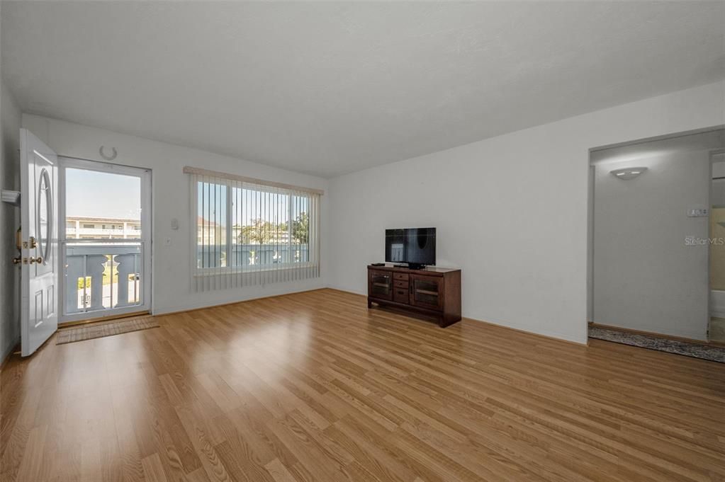 En Venta: $149,500 (2 camas, 2 baños, 1100 Pies cuadrados)