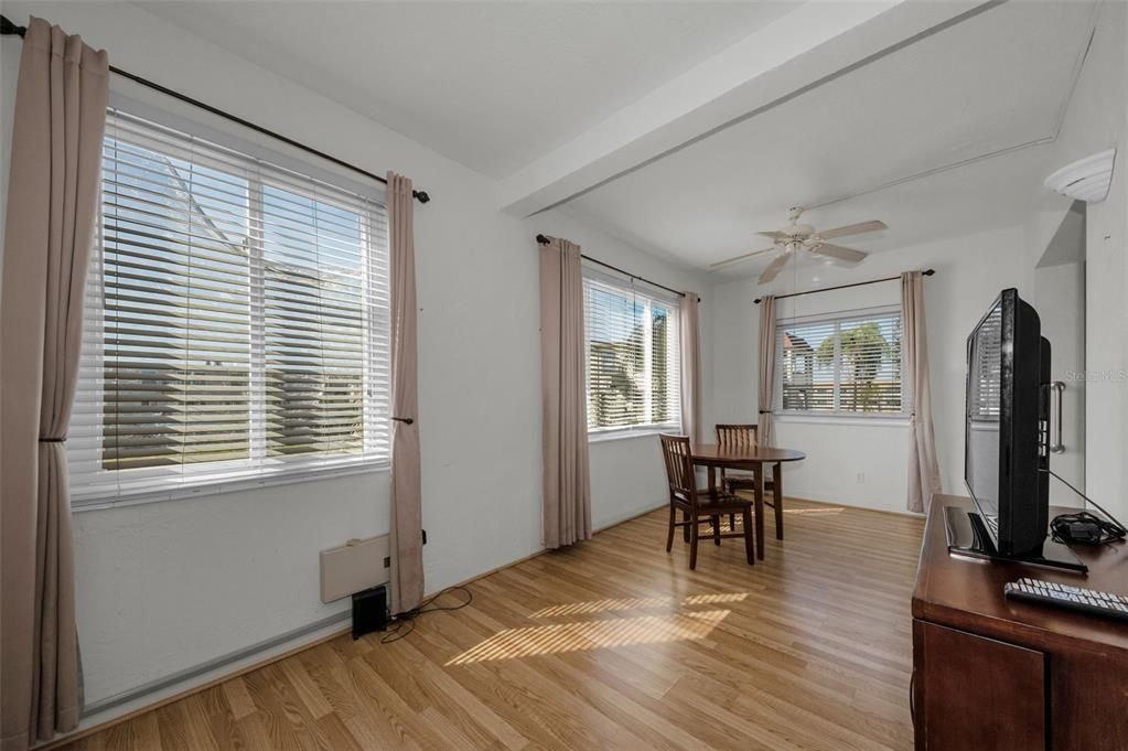 En Venta: $149,500 (2 camas, 2 baños, 1100 Pies cuadrados)