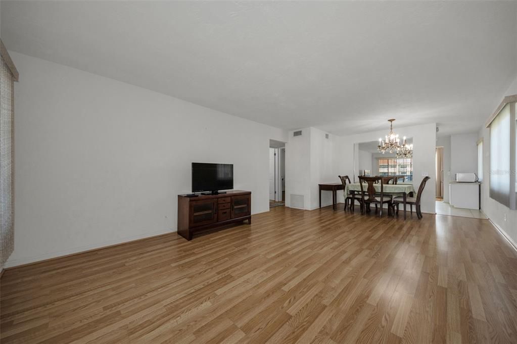 En Venta: $149,500 (2 camas, 2 baños, 1100 Pies cuadrados)