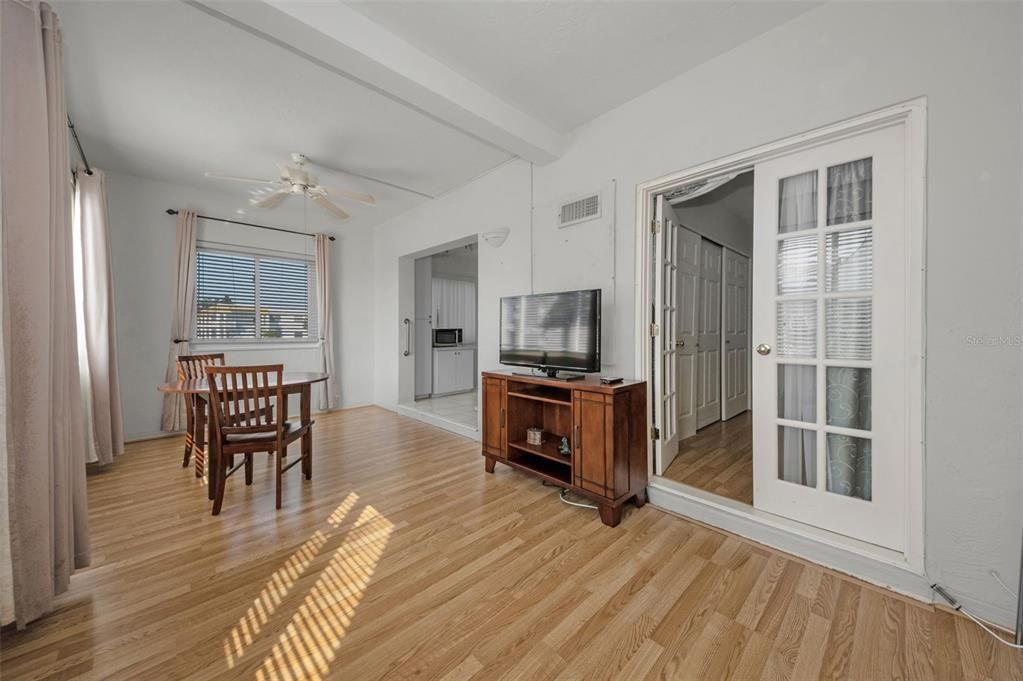 En Venta: $149,500 (2 camas, 2 baños, 1100 Pies cuadrados)