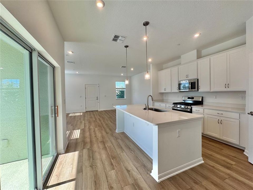 En Renta: $2,295 (3 camas, 2 baños, 1760 Pies cuadrados)