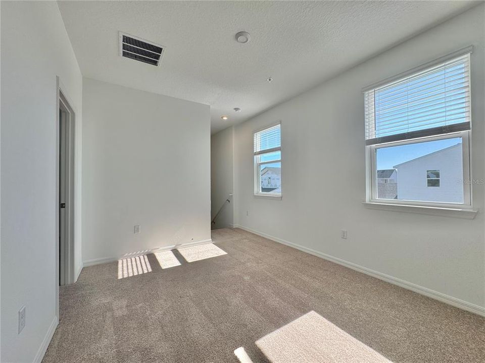 En Renta: $2,295 (3 camas, 2 baños, 1760 Pies cuadrados)