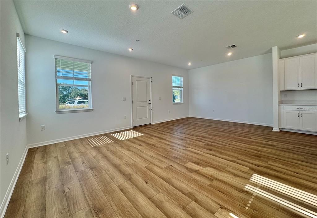 En Renta: $2,295 (3 camas, 2 baños, 1760 Pies cuadrados)