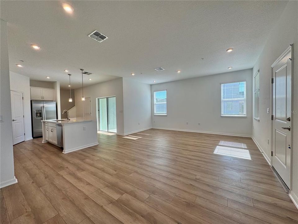 En Renta: $2,295 (3 camas, 2 baños, 1760 Pies cuadrados)