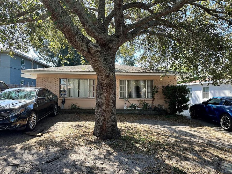 合同活跃: $299,900 (2 贝兹, 0 浴室, 1200 平方英尺)