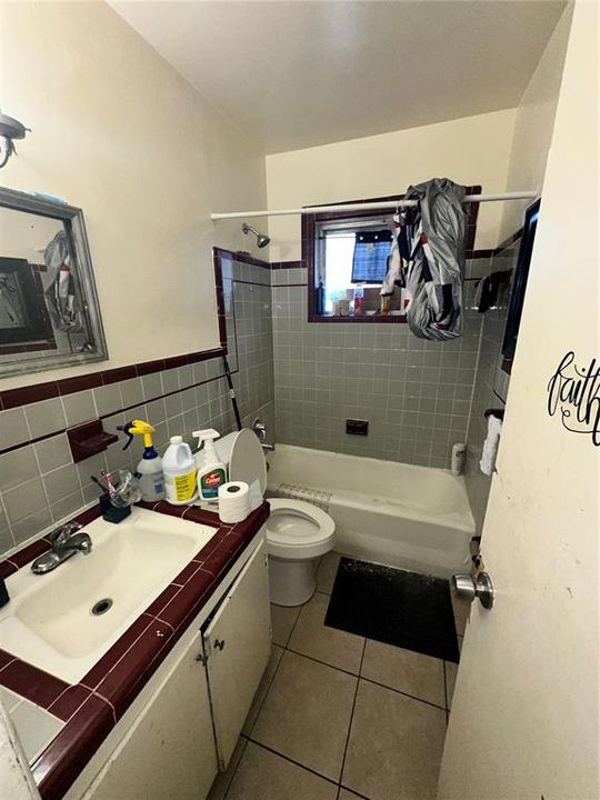 合同活跃: $299,900 (2 贝兹, 0 浴室, 1200 平方英尺)