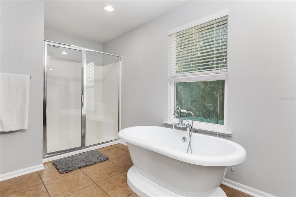 待售: $565,000 (6 贝兹, 4 浴室, 3894 平方英尺)