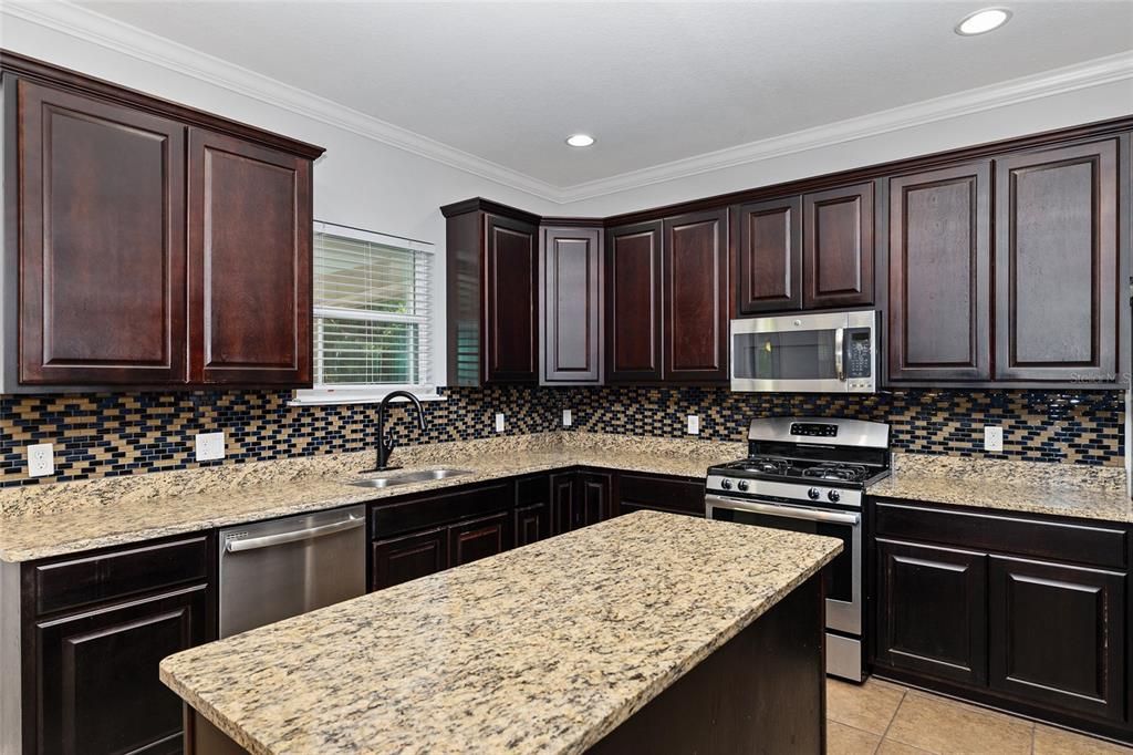 待售: $565,000 (6 贝兹, 4 浴室, 3894 平方英尺)