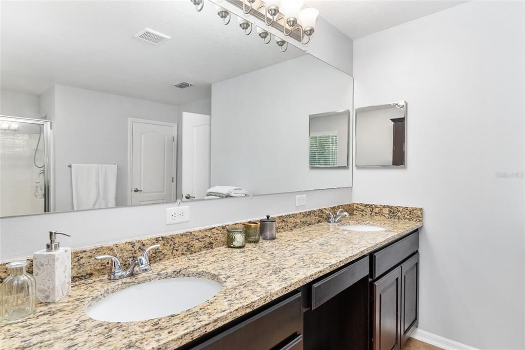 待售: $565,000 (6 贝兹, 4 浴室, 3894 平方英尺)