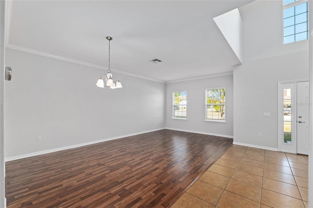 待售: $565,000 (6 贝兹, 4 浴室, 3894 平方英尺)