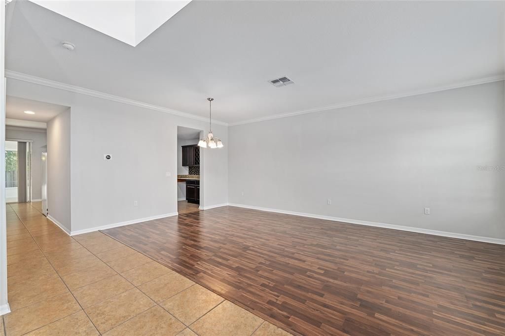 待售: $565,000 (6 贝兹, 4 浴室, 3894 平方英尺)