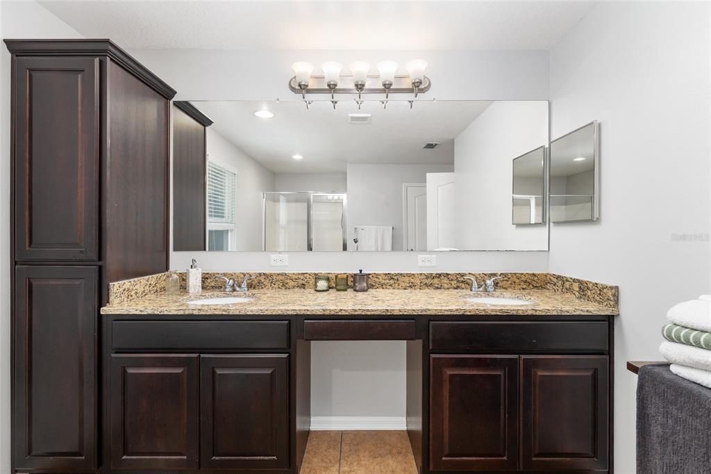 待售: $565,000 (6 贝兹, 4 浴室, 3894 平方英尺)