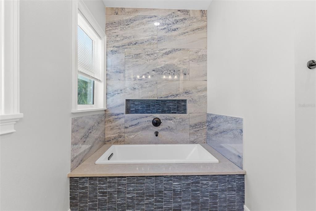 For Sale: $1,090,000 (3 beds, 2 baths, 2936 Square Feet)