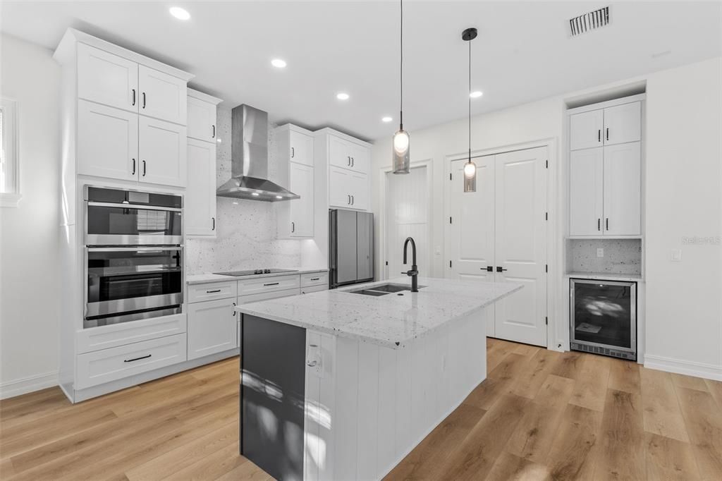 For Sale: $1,090,000 (3 beds, 2 baths, 2936 Square Feet)