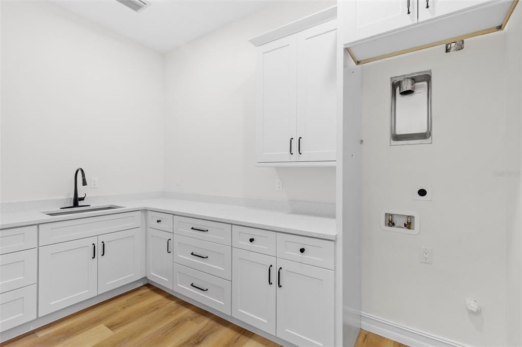 For Sale: $1,090,000 (3 beds, 2 baths, 2936 Square Feet)