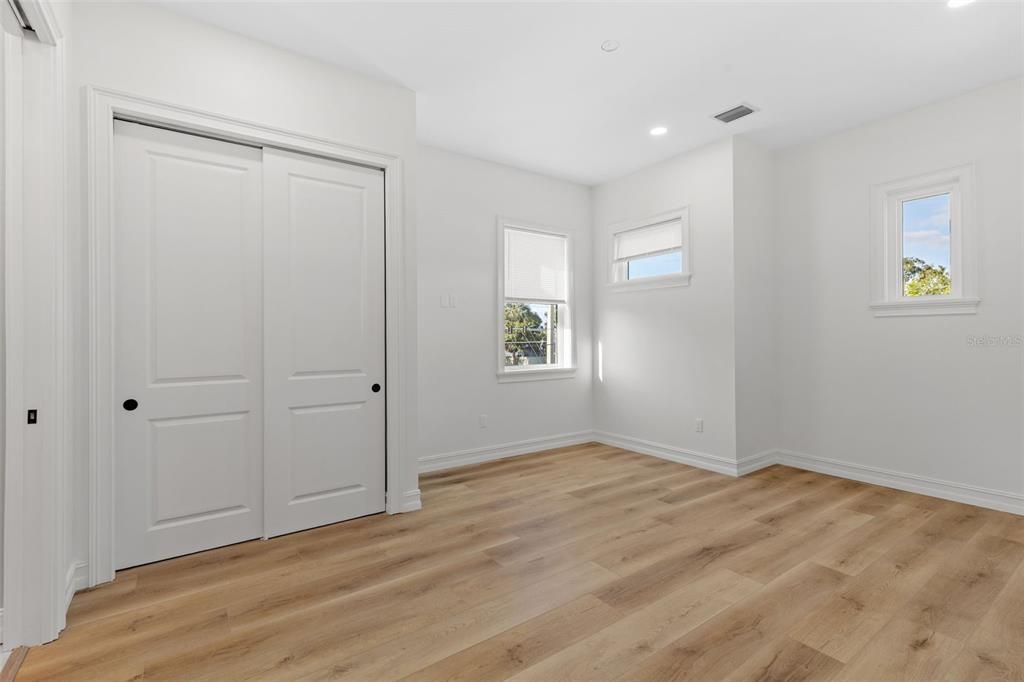 For Sale: $1,090,000 (3 beds, 2 baths, 2936 Square Feet)