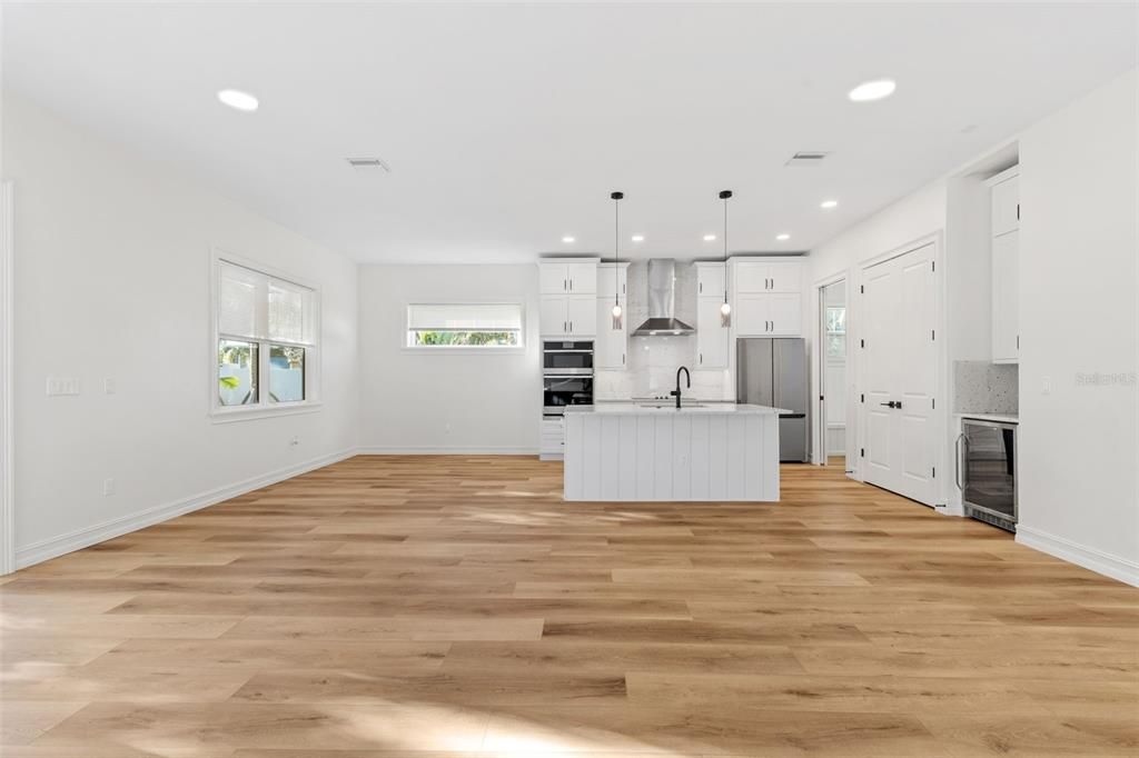 For Sale: $1,090,000 (3 beds, 2 baths, 2936 Square Feet)