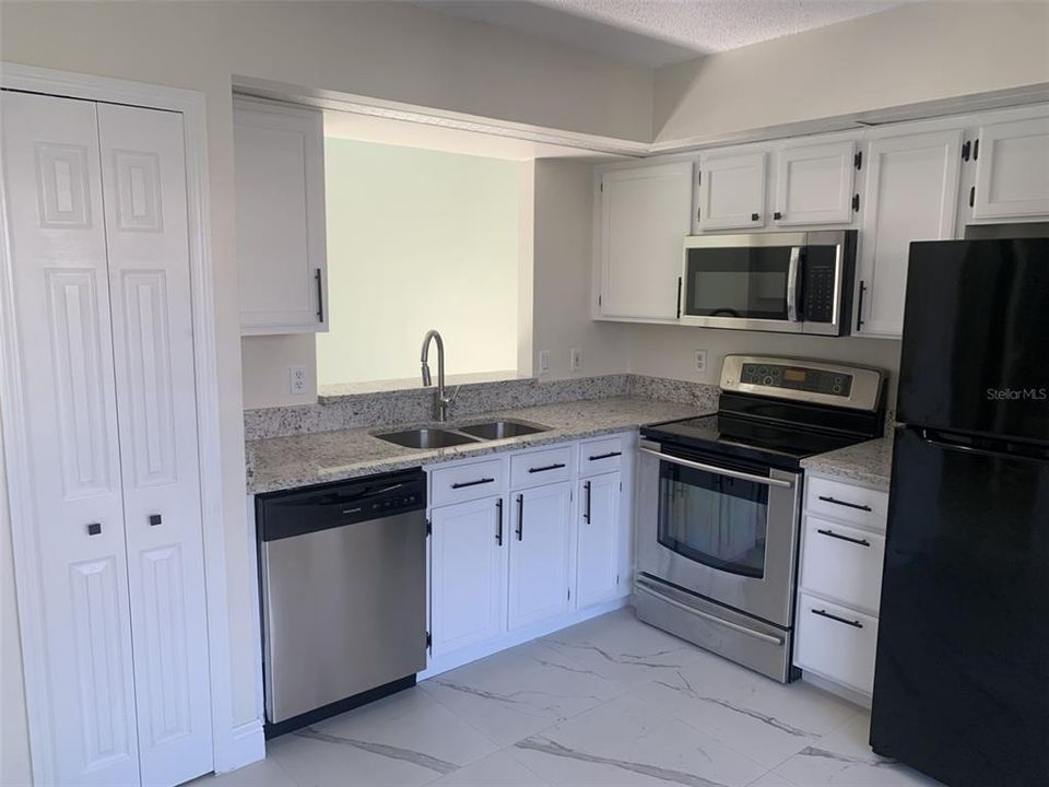 На продажу: $329,900 (3 спален, 2 ванн, 1279 Квадратных фут)