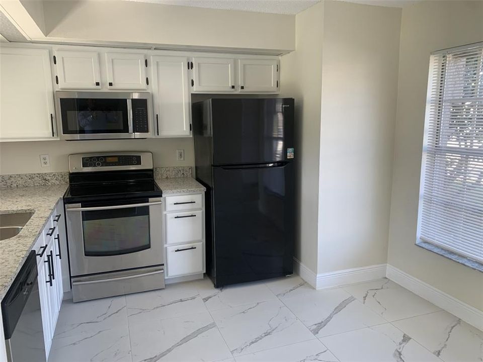 На продажу: $329,900 (3 спален, 2 ванн, 1279 Квадратных фут)