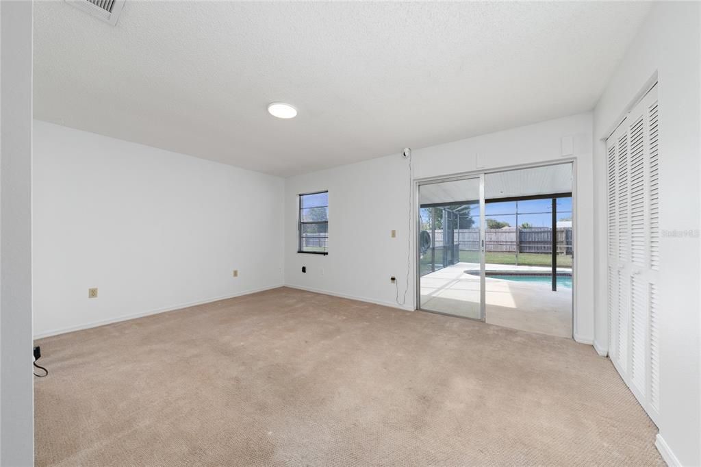 For Sale: $324,000 (4 beds, 2 baths, 1390 Square Feet)