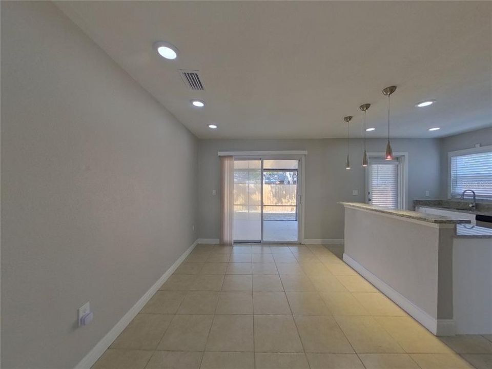 For Rent: $2,449 (4 beds, 2 baths, 1364 Square Feet)