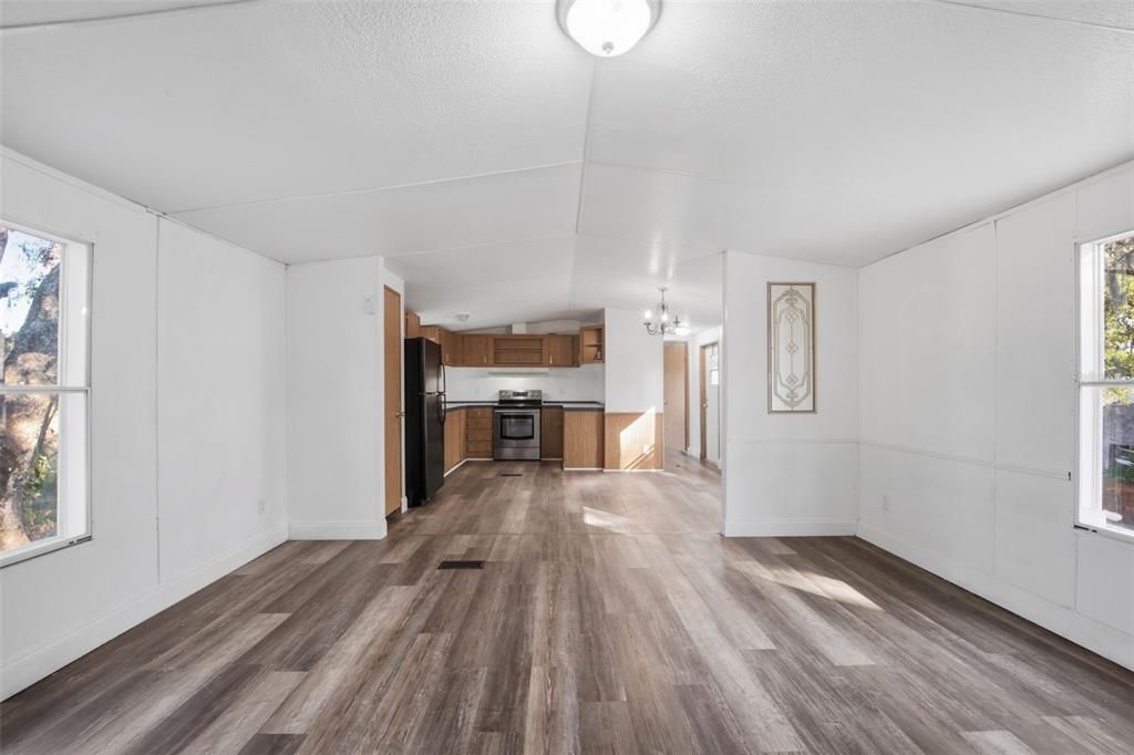 待售: $220,000 (3 贝兹, 2 浴室, 1216 平方英尺)