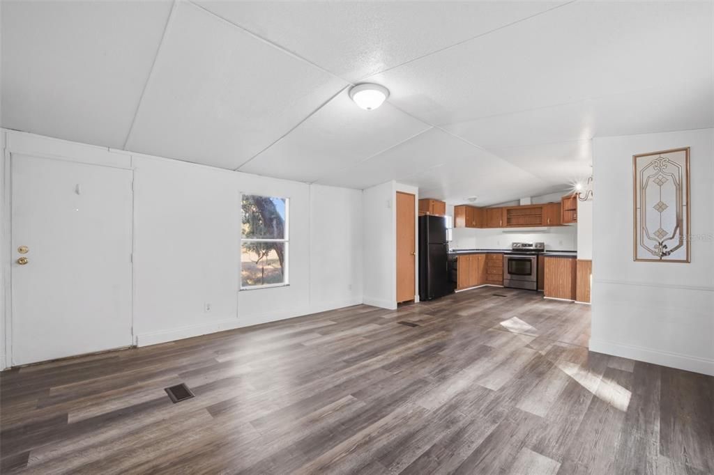 待售: $220,000 (3 贝兹, 2 浴室, 1216 平方英尺)