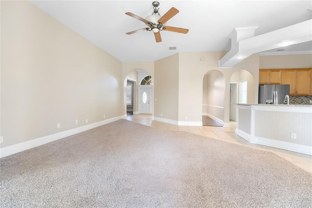 Под контрактом: $524,900 (4 спален, 3 ванн, 2465 Квадратных фут)