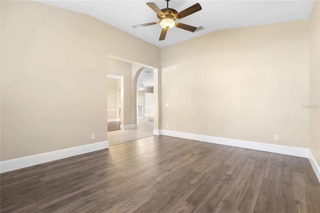 Под контрактом: $524,900 (4 спален, 3 ванн, 2465 Квадратных фут)