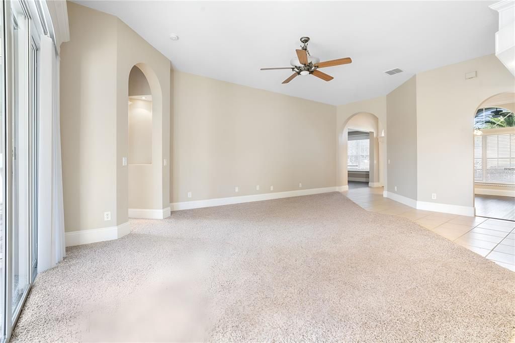 Под контрактом: $524,900 (4 спален, 3 ванн, 2465 Квадратных фут)