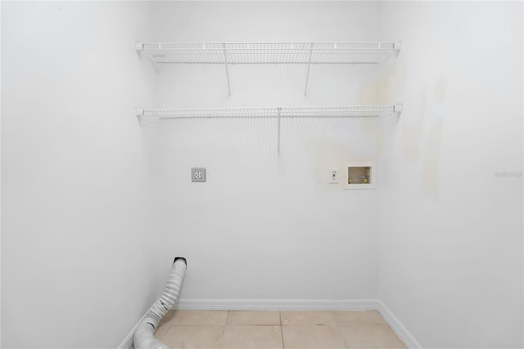 Под контрактом: $524,900 (4 спален, 3 ванн, 2465 Квадратных фут)