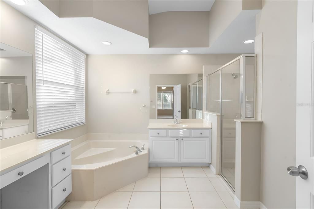 Под контрактом: $524,900 (4 спален, 3 ванн, 2465 Квадратных фут)