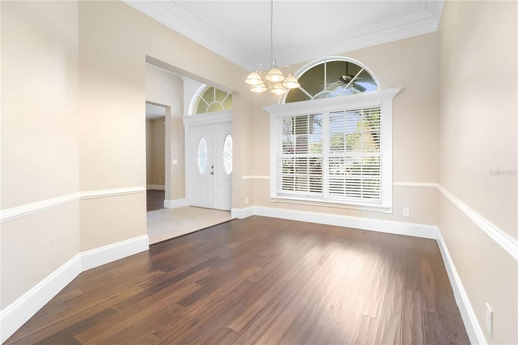 Под контрактом: $524,900 (4 спален, 3 ванн, 2465 Квадратных фут)