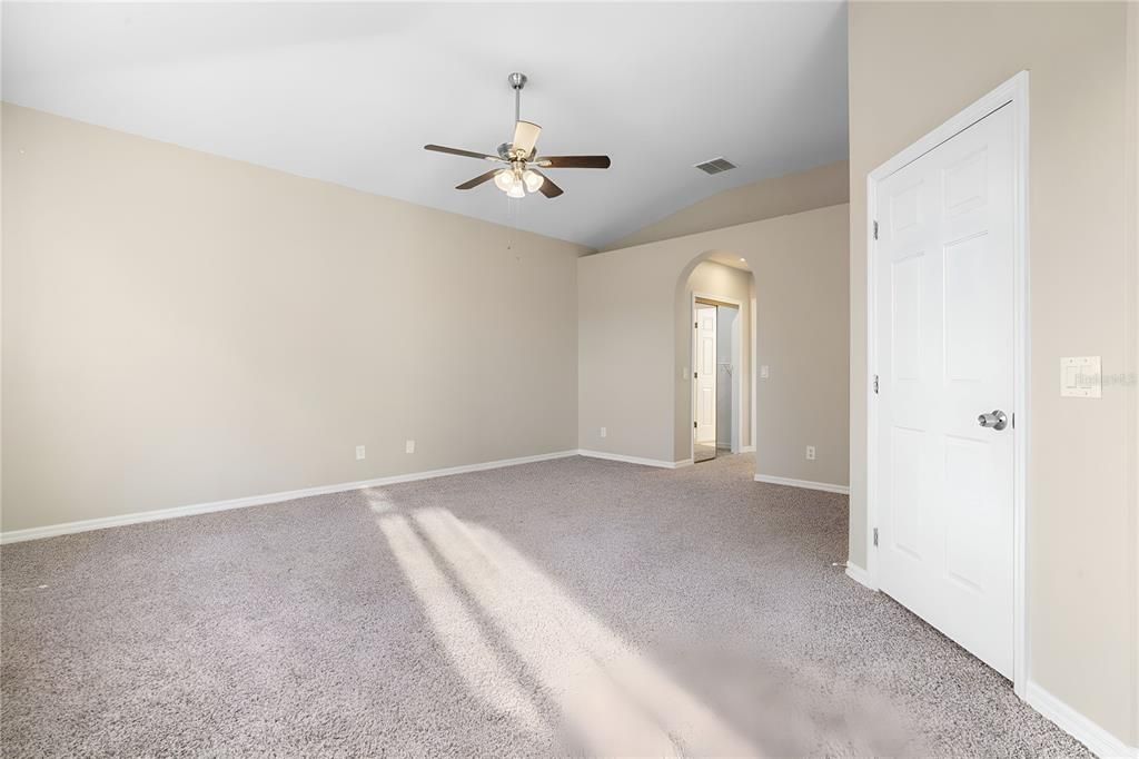 Под контрактом: $524,900 (4 спален, 3 ванн, 2465 Квадратных фут)