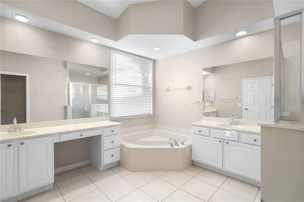 Под контрактом: $524,900 (4 спален, 3 ванн, 2465 Квадратных фут)