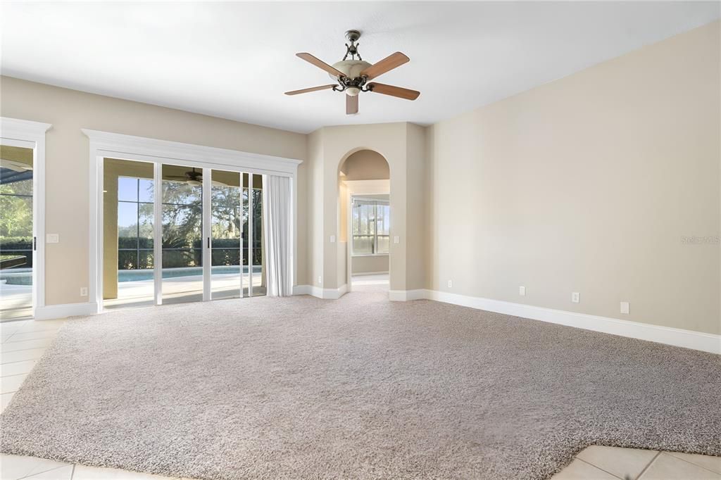 Под контрактом: $524,900 (4 спален, 3 ванн, 2465 Квадратных фут)