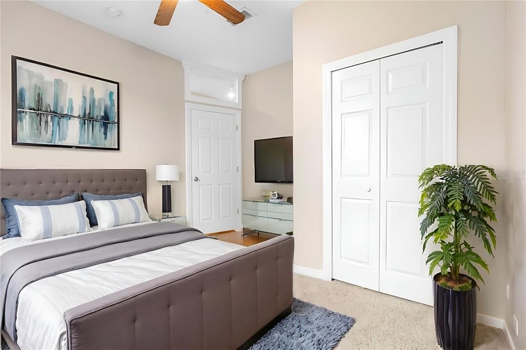 Под контрактом: $524,900 (4 спален, 3 ванн, 2465 Квадратных фут)