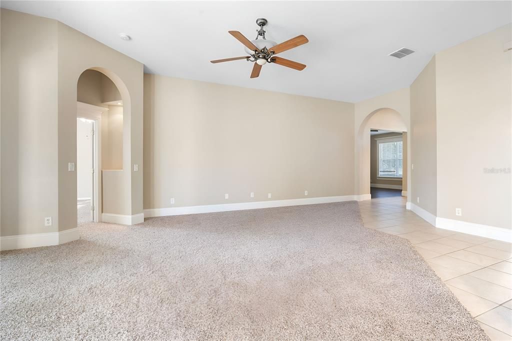 Под контрактом: $524,900 (4 спален, 3 ванн, 2465 Квадратных фут)