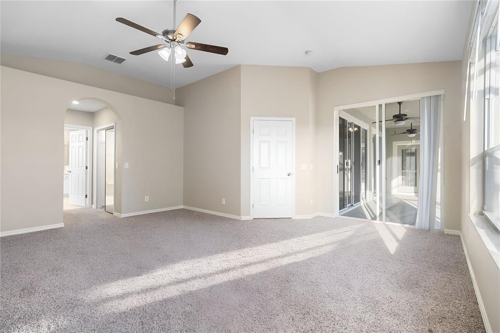 Под контрактом: $524,900 (4 спален, 3 ванн, 2465 Квадратных фут)