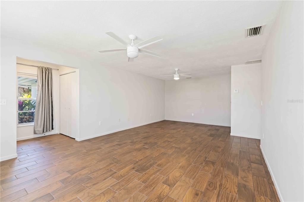 En Venta: $327,000 (2 camas, 2 baños, 1601 Pies cuadrados)