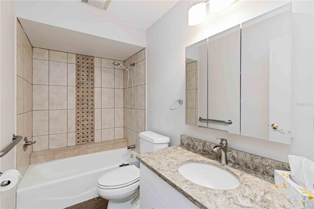 En Venta: $327,000 (2 camas, 2 baños, 1601 Pies cuadrados)