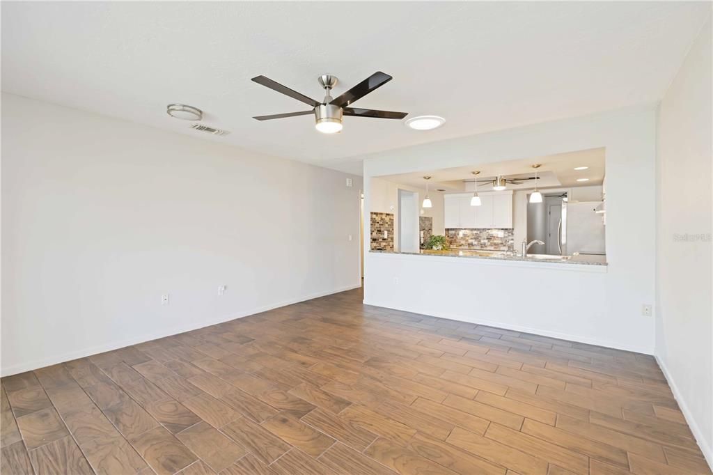 En Venta: $327,000 (2 camas, 2 baños, 1601 Pies cuadrados)