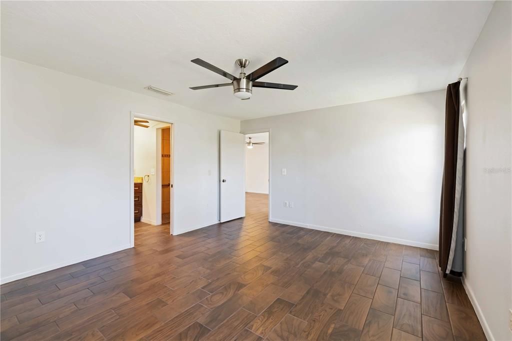 En Venta: $327,000 (2 camas, 2 baños, 1601 Pies cuadrados)