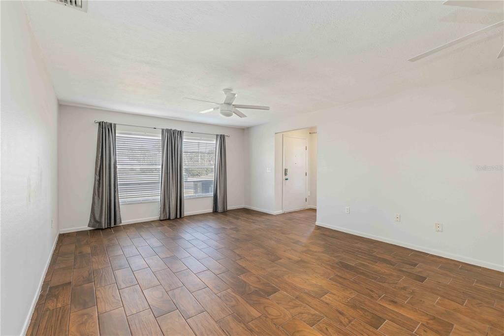 En Venta: $327,000 (2 camas, 2 baños, 1601 Pies cuadrados)