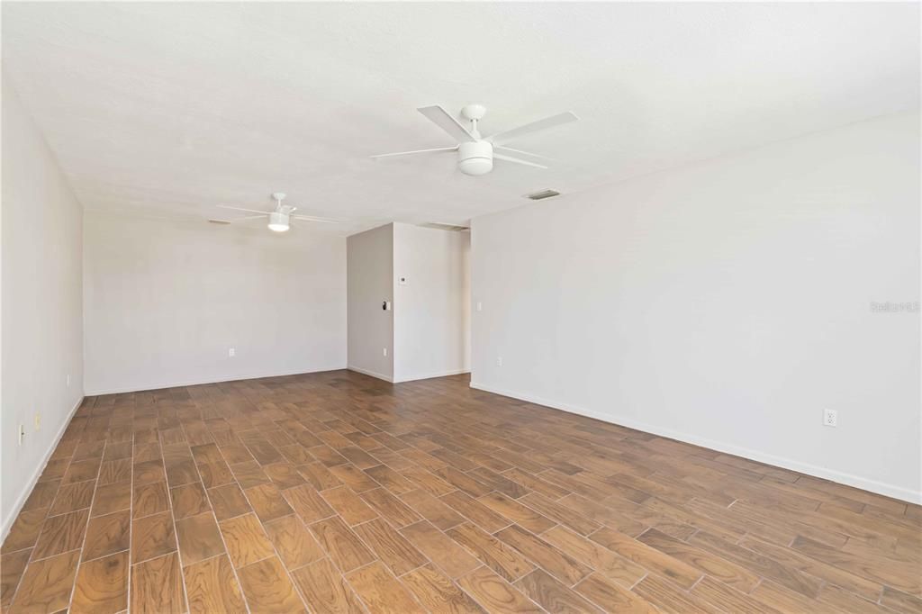 En Venta: $327,000 (2 camas, 2 baños, 1601 Pies cuadrados)