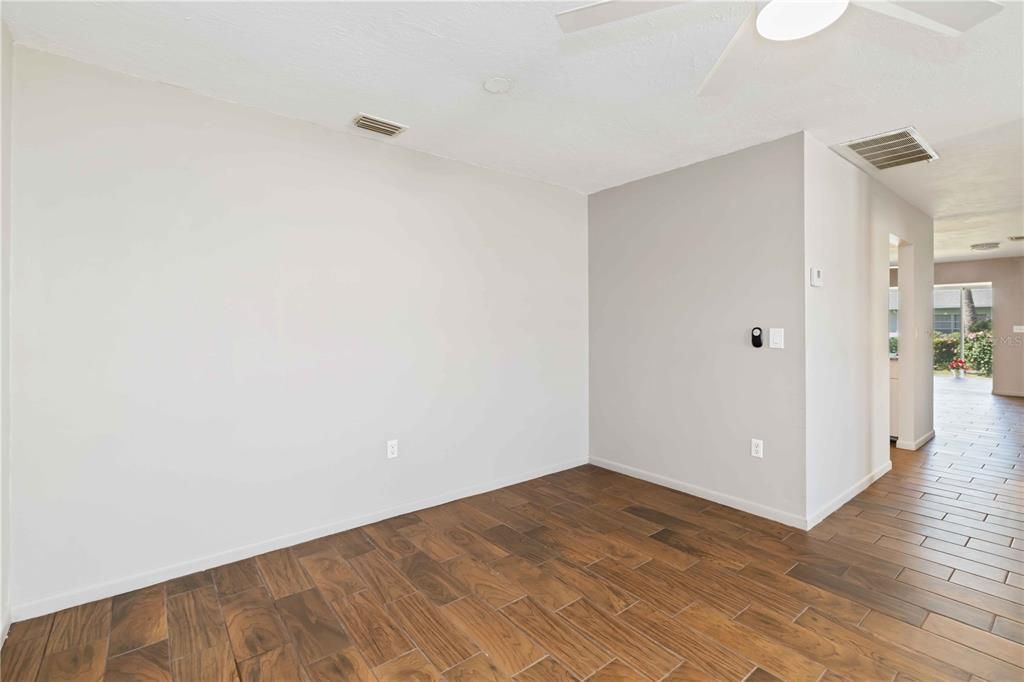 En Venta: $327,000 (2 camas, 2 baños, 1601 Pies cuadrados)