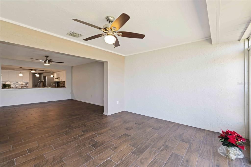 En Venta: $327,000 (2 camas, 2 baños, 1601 Pies cuadrados)